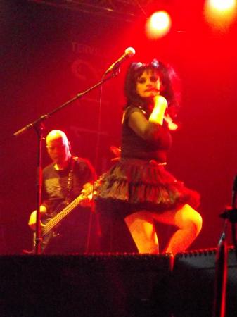 NINA BOUGE ET SA MUSIQUE REMUE