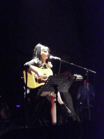 GUITARE SECHE ET VOIX GUTTURALE