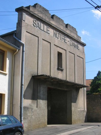 Une ex-salle communale ou paroissiale bien nommée
