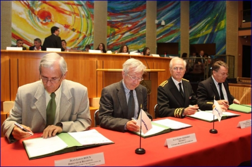 jean dorval pour ltc news,cprdf,l'assembléée régionale,adoption,en séance plénière,du contrat de plan régional,de développement des formations professionnelles,signé par,jean-pierre masseret,président de la région lorraine,christian de lavernée,préfet de région,jean-jacques pollet,recteur de l’académie nancy-metz et jean-louis roux,directeur de la draaf,direction régionale de l'alimentation,de l 'agriculture et de la forêt,centre pompidou-metz,metz,moselle,lorraine,conseil régional de lorraine